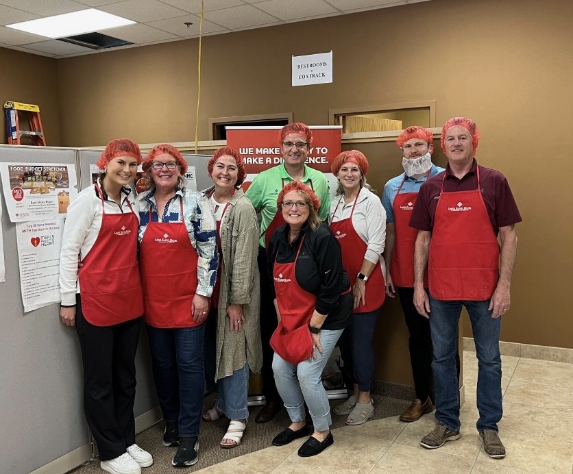 Image of Lake Elmo Bank employees who volunteered to bag meals